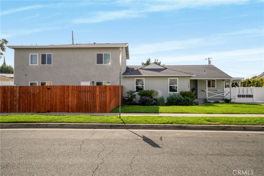 Photo of 7909 Aldea Avenue, Lake Balboa, CA 91406 (MLS # SR25242098)