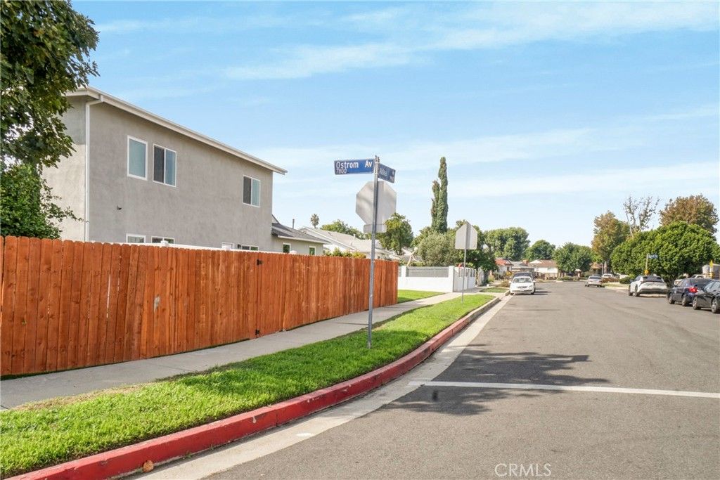 Photo of 7909 Aldea Avenue, Lake Balboa, CA 91406 (MLS # SR25242098)