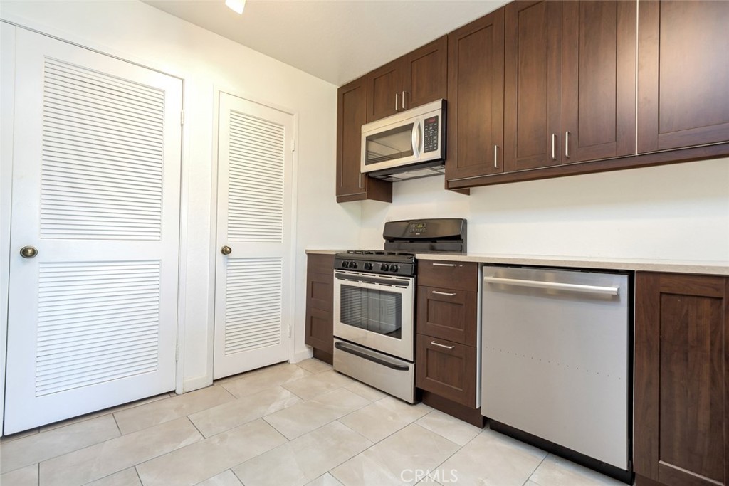 Columbia Square (CS) - Residential Lease