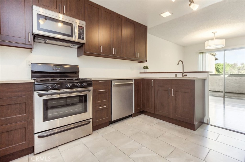 Columbia Square (CS) - Residential Lease