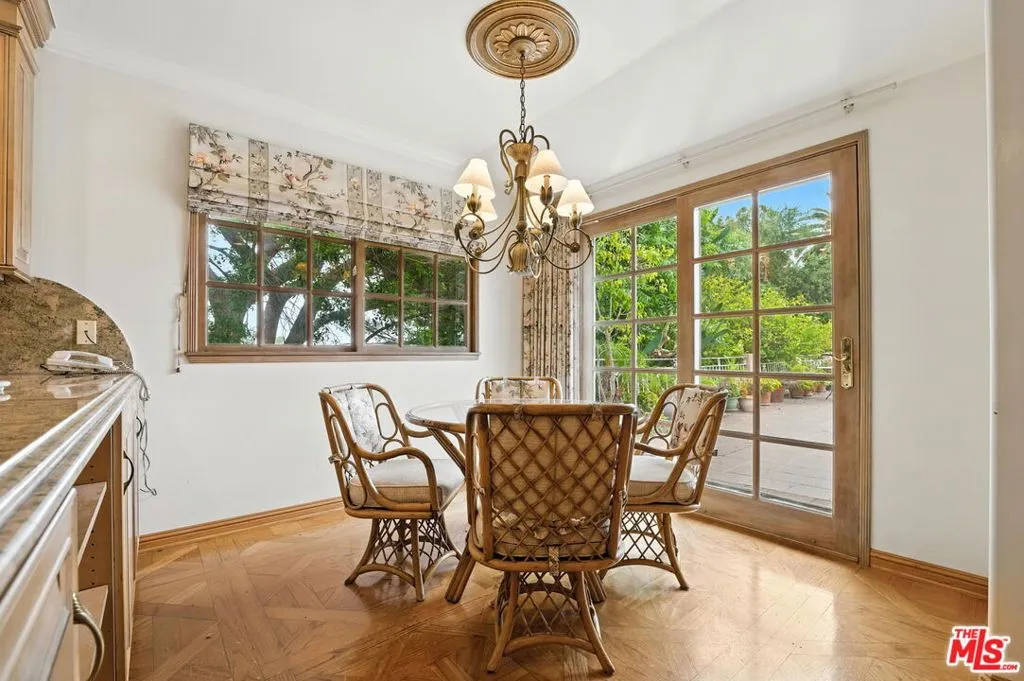 Los Angeles, California 90049, United States, 4 Bedrooms Bedrooms, ,4 BathroomsBathrooms,Residential,Active,166695