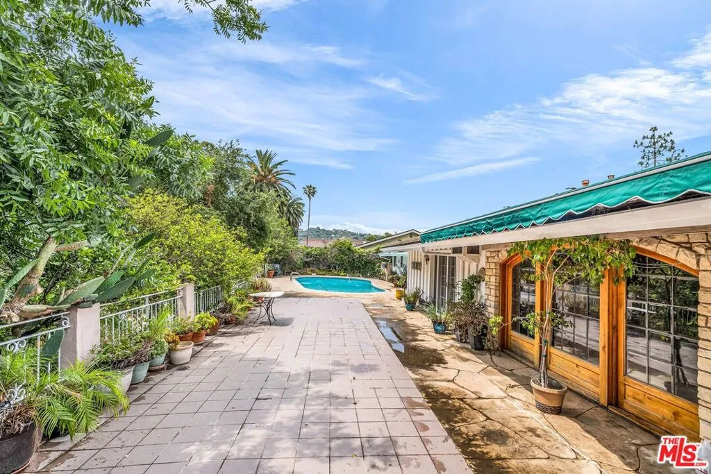 Los Angeles, California 90049, United States, 4 Bedrooms Bedrooms, ,4 BathroomsBathrooms,Residential,Active,166695