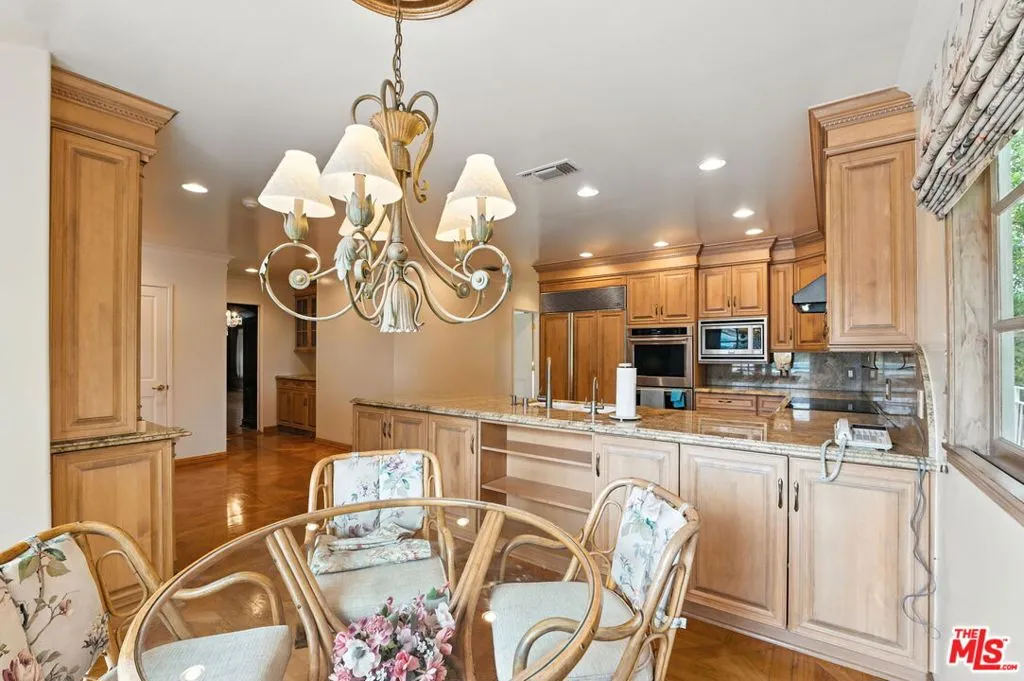 Los Angeles, California 90049, United States, 4 Bedrooms Bedrooms, ,4 BathroomsBathrooms,Residential,Active,166695