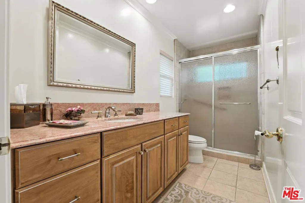 Los Angeles, California 90049, United States, 4 Bedrooms Bedrooms, ,4 BathroomsBathrooms,Residential,Active,166695