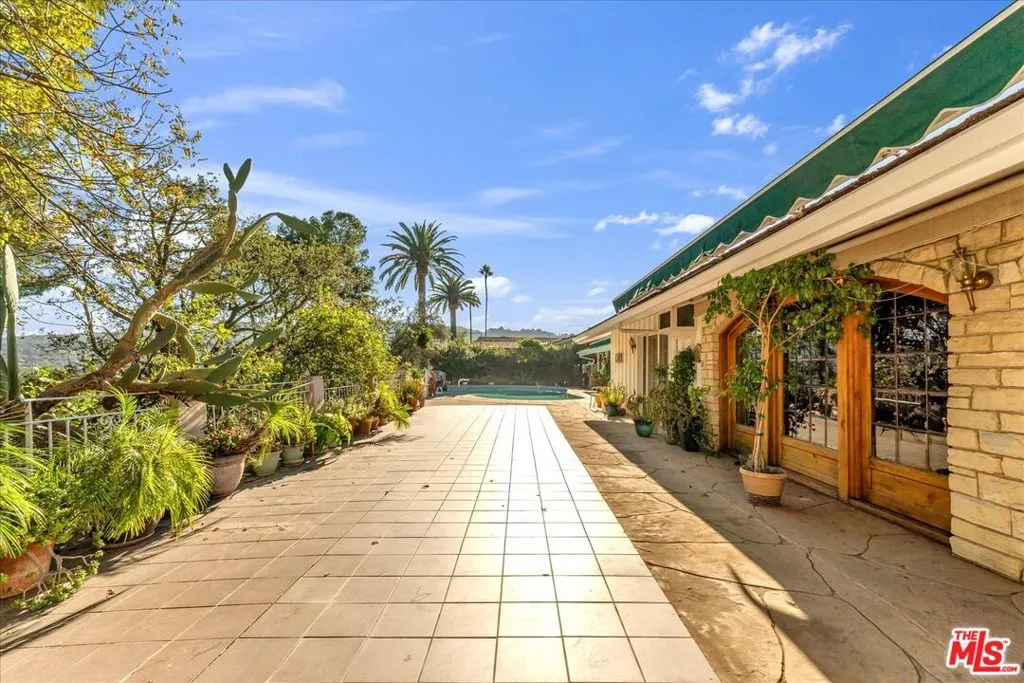 Los Angeles, California 90049, United States, 4 Bedrooms Bedrooms, ,4 BathroomsBathrooms,Residential,Active,166695