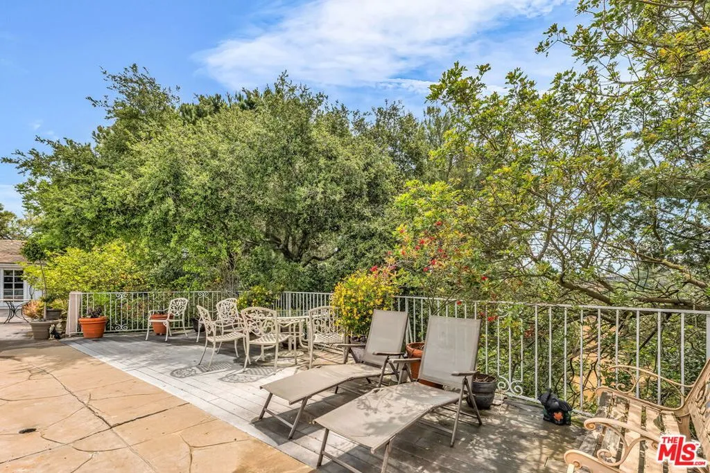 Los Angeles, California 90049, United States, 4 Bedrooms Bedrooms, ,4 BathroomsBathrooms,Residential,Active,166695