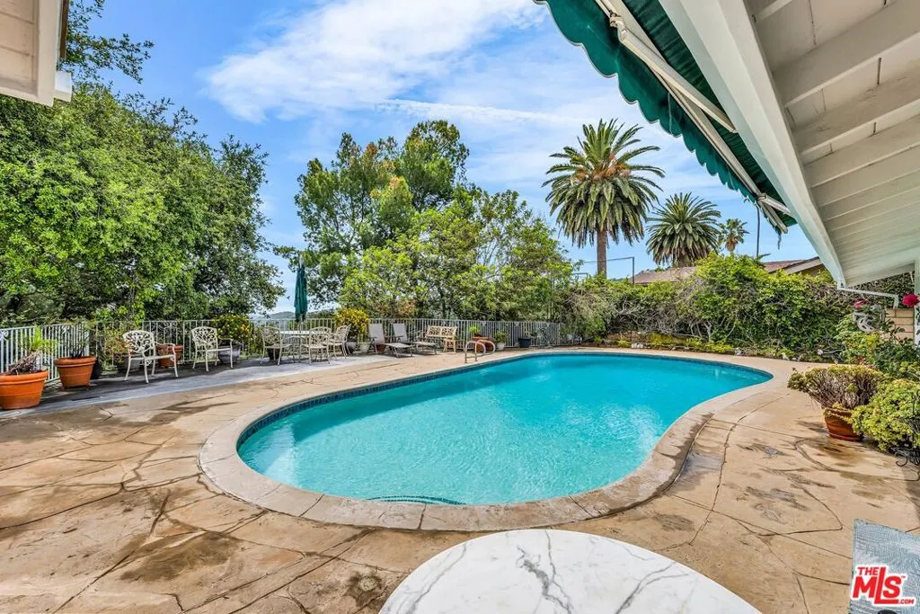 Los Angeles, California 90049, United States, 4 Bedrooms Bedrooms, ,4 BathroomsBathrooms,Residential,Active,166695