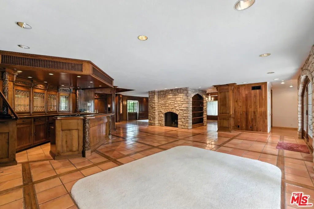 Los Angeles, California 90049, United States, 4 Bedrooms Bedrooms, ,4 BathroomsBathrooms,Residential,Active,166695