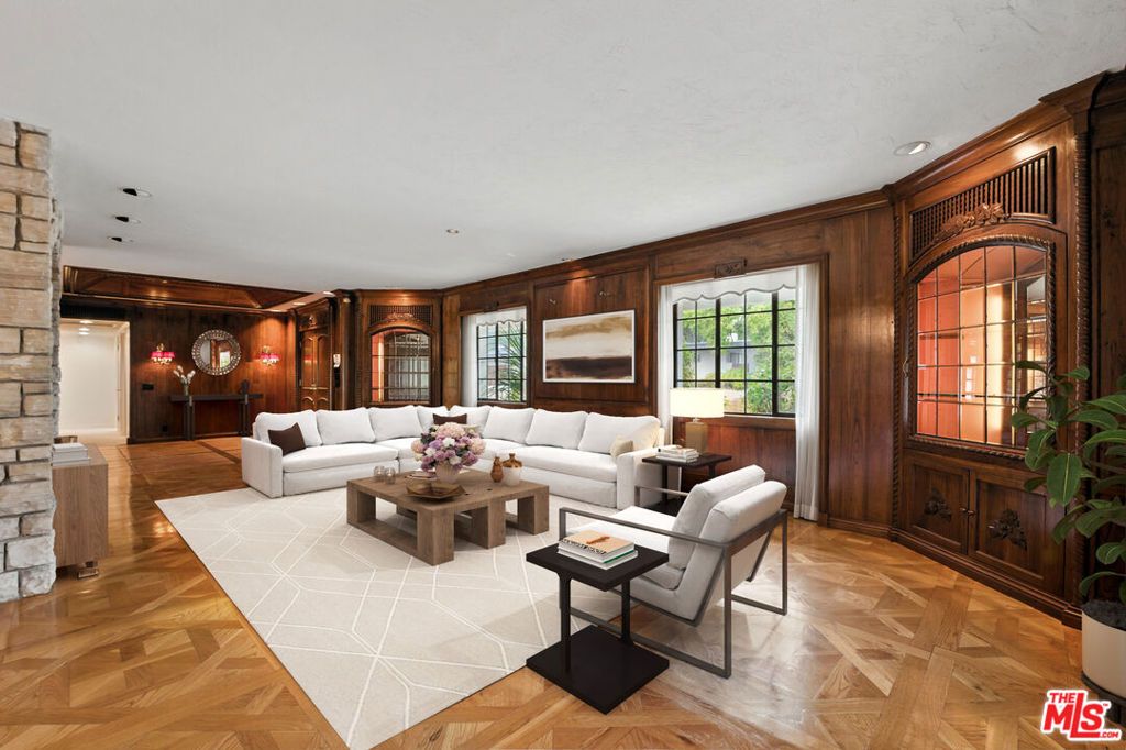 Photo of 16560 Park Lane Circle, Los Angeles, CA 90049 (MLS # 25561129)