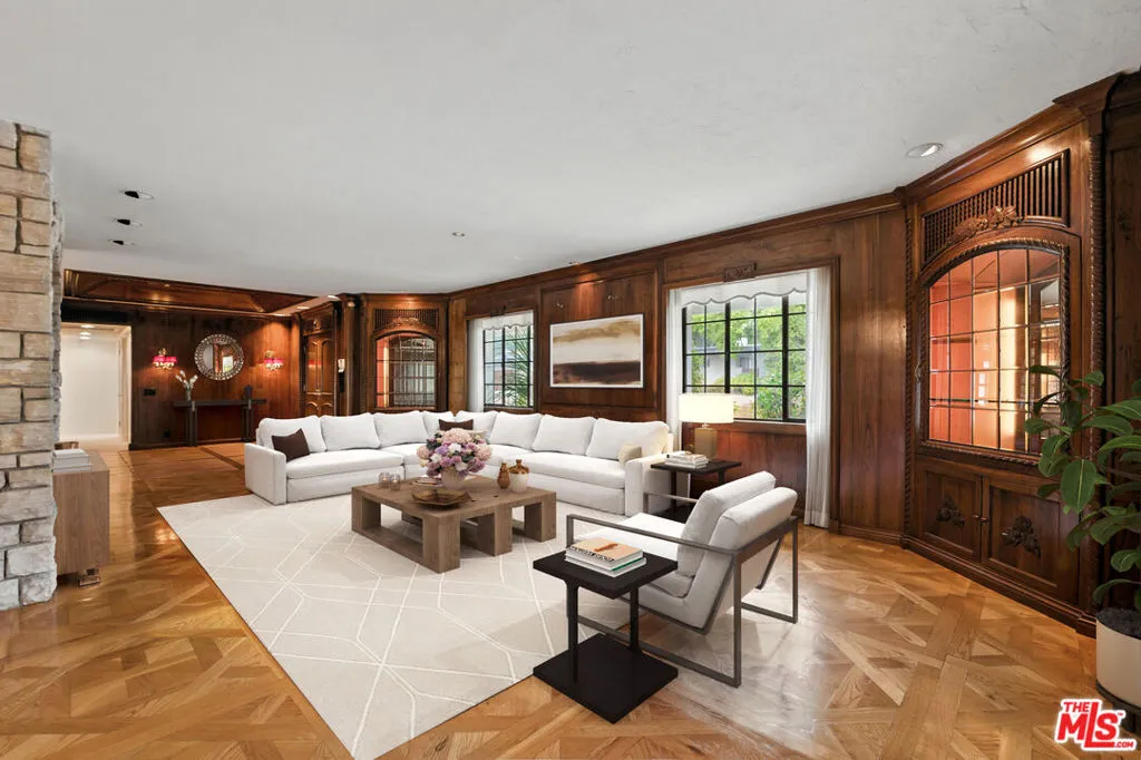 Los Angeles, California 90049, United States, 4 Bedrooms Bedrooms, ,4 BathroomsBathrooms,Residential,Active,166695