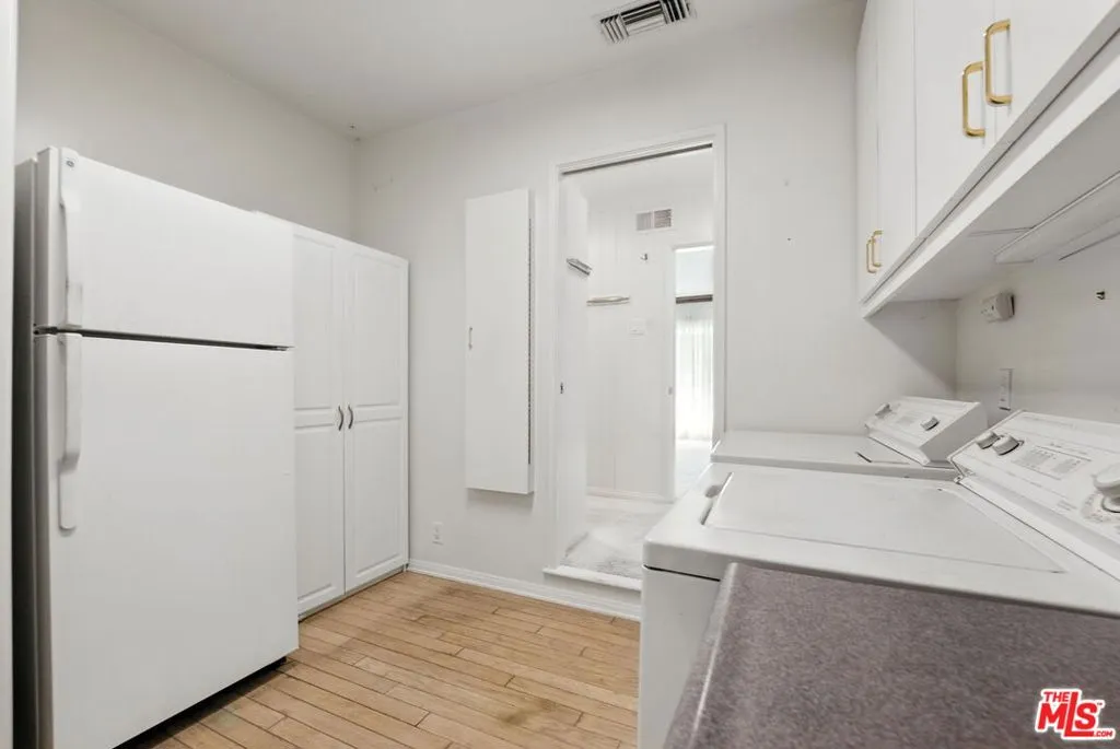 Los Angeles, California 90049, United States, 4 Bedrooms Bedrooms, ,4 BathroomsBathrooms,Residential,Active,166695