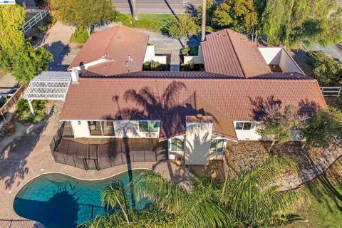 Photo of 23110 Los Ranchos Dr Dr, Tracy, CA 95304 (MLS # 41141427)