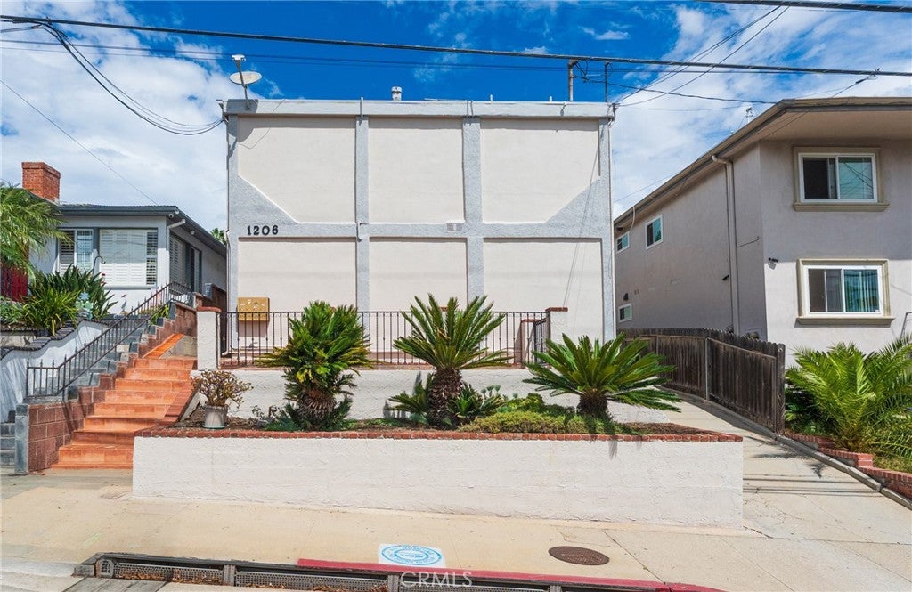 1206 W 25th Street