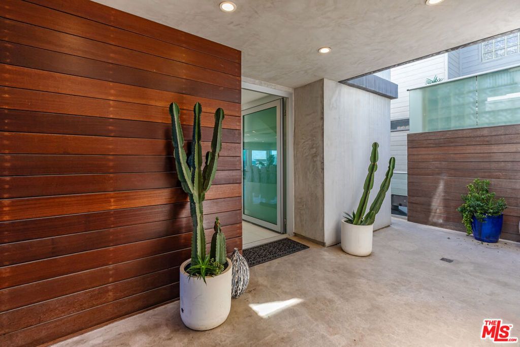 Photo of 26050 Pacific Coast Highway, Malibu, CA 90265 (MLS # 25590091)