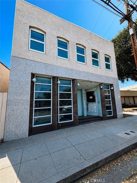 Photo of 211 S Verdugo Rd, Glendale, CA 91205 (MLS # OC26163716)