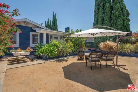 Photo of 832 N Edgemont Street, Los Angeles, CA 90029 (MLS # 25578271) Photo of 832 N Edgemont Street, Los Angeles, CA 90029 (MLS # 25578271)