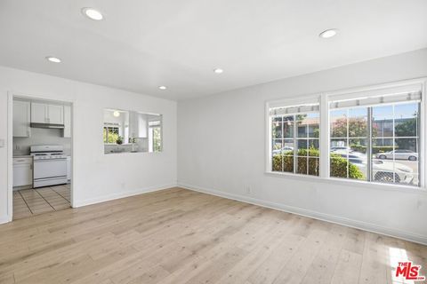 Photo of 14323 Burbank Boulevard, Van Nuys, CA 91401 (MLS # 26852585)