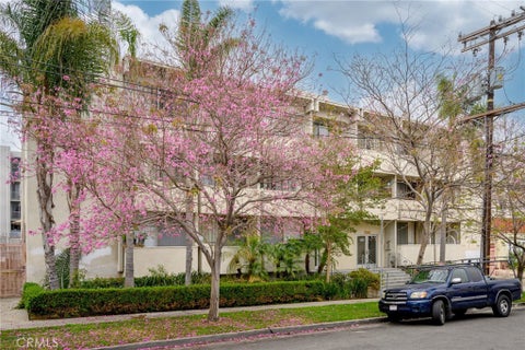 Photo of 1422 N Curson Avenue #15, Los Angeles, CA 90046 (MLS # GD26185380)