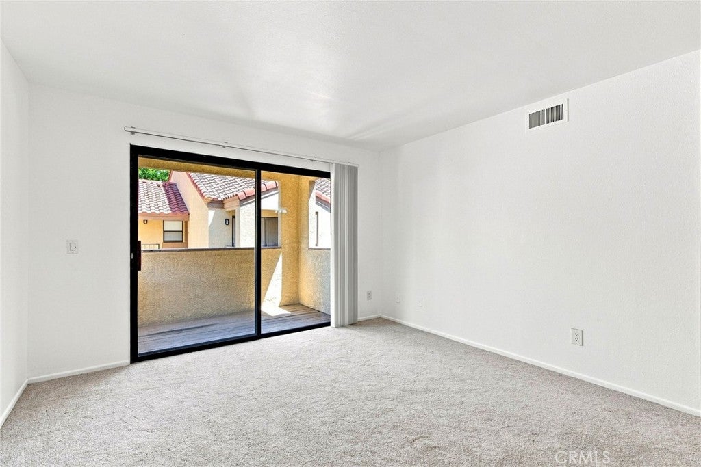 1134 W Blaine 202