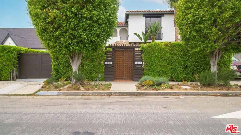 Introducing a stunning Spanish-Style 2-bedrooms, 2-bathroom unit in the highly sought-after Miracle Mile neighborhood. This remodeled residence boasts an impressive 1580 square feet of living space. Prepare to be amazed by every aspect of this unit, from the exquisite craftsmanship of the archway door entryways to the elegant laminate flooring and stylish lighting fixtures. Inside, you'll discover a wealth of features, including ample storage space and a convenient in unit laundry area with a stackable washer and dryer. The gorgeous kitchen is a chef's dream, complete with stainless steel appliances, tile countertops, and high-end kitchen cabinets. Rest assured, all appliances are included. The modern design extends to the bathrooms, which exude sophistication and functionality. The bedrooms are both bright and spacious, offering the luxury of walk-in closets. This property is a part of a Duplex, and both units share a spacious backyard, providing abundant space to relax and entertain. Imagine adding seating areas to fully enjoy this outdoor oasis. Welcome to 1435 Ridgeley Drive , where the location meets perfection. Situated in an incredible neighborhood, you'll be in close proximity to popular restaurants and shopping destinations. Don't miss out on the opportunity to make this gorgeous unit your new home.