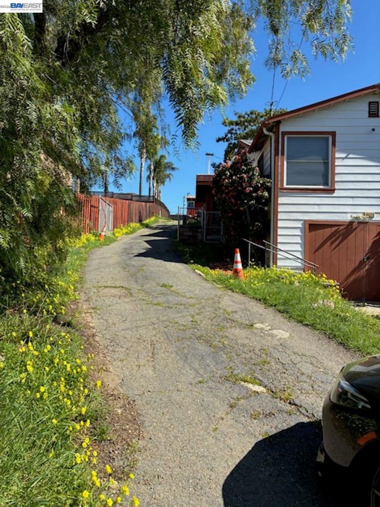 18320 18320 pepper st