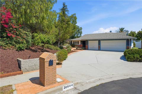 Photo of 20644 Celtic Street, Chatsworth, CA 91311 (MLS # SR26119275)