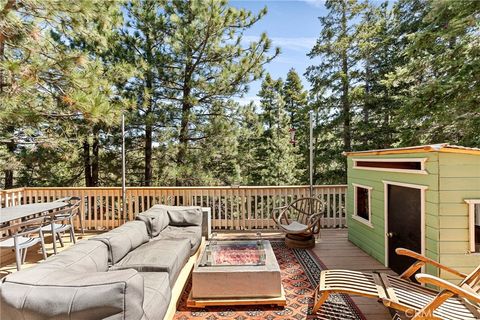 Photo of 43544 Ridge Crest Drive Dr, Big Bear Lake, CA 92315 (MLS # PW26133834)
