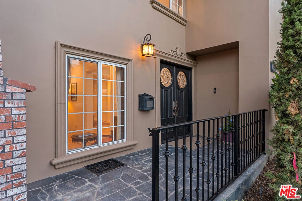 1601 Ard Eevin Avenue, Glendale CA 91202