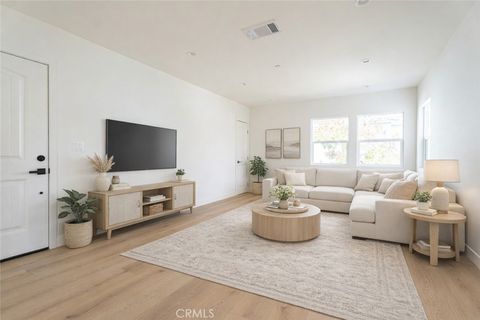 Photo of 1065 E Spazier Ave #201, Burbank, CA 91502 (MLS # BB26042154)