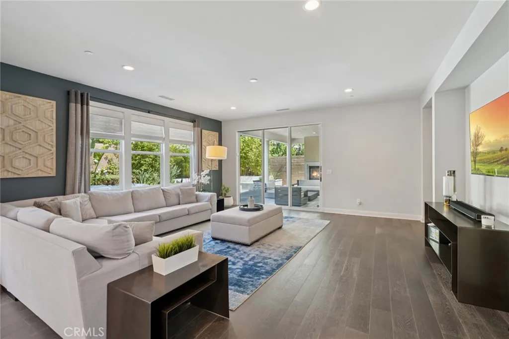 Irvine, California 92618, United States, 4 Bedrooms Bedrooms, ,4 BathroomsBathrooms,Residential,Active,198607