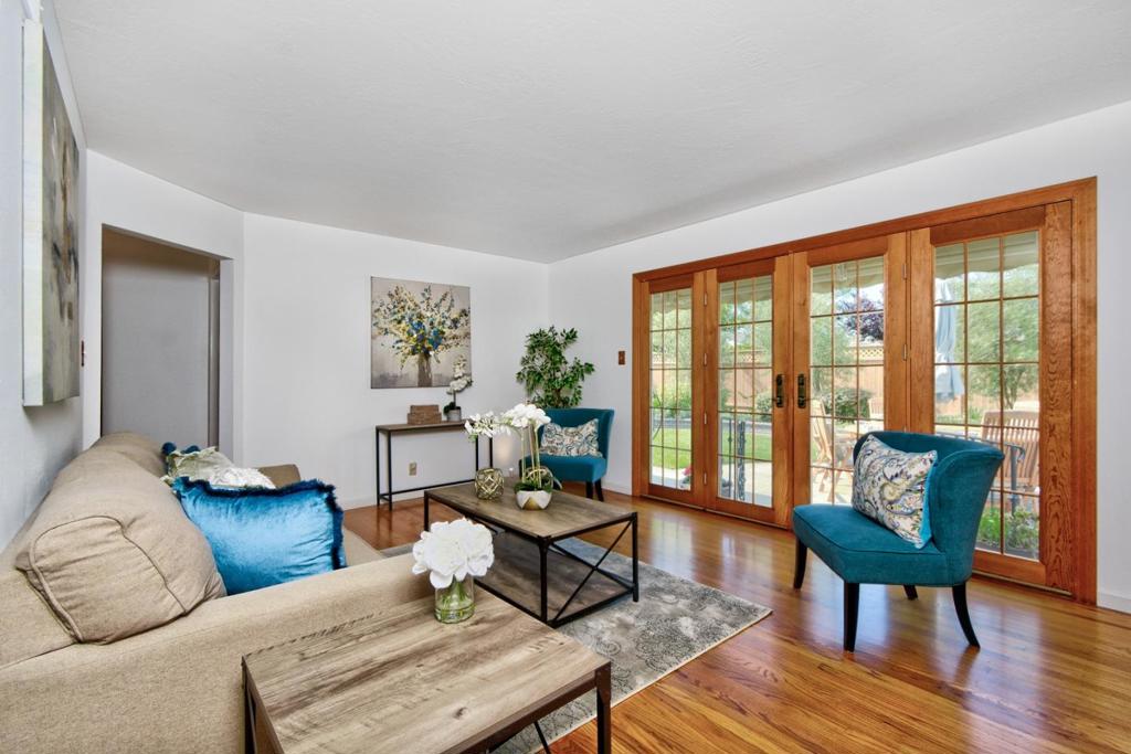 Properties 2 3453 Geneva Drive