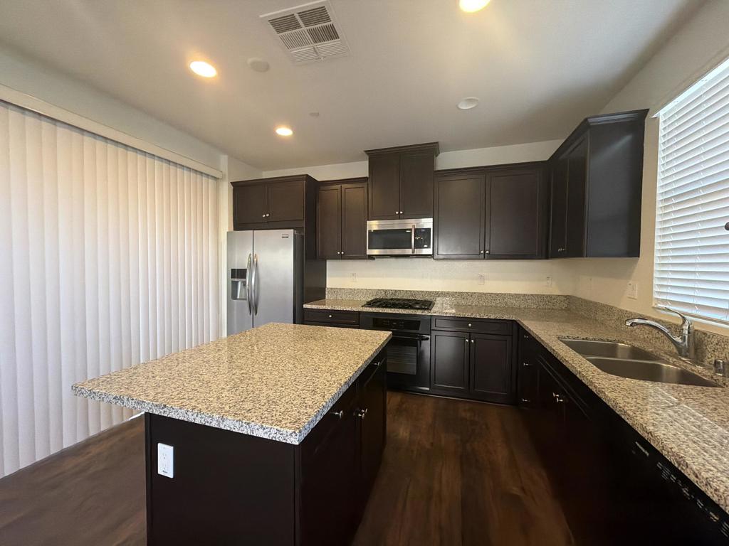 206 Paseo Gusto 215