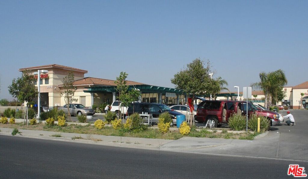 2131 N Perris Boulevard