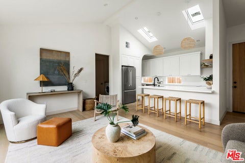 Photo of 11838 Juniette, Culver City, CA 90230 (MLS # 26873579)