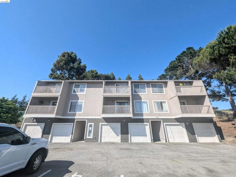 Photo of 458 Valley View Road RD, El Sobrante, CA 94803 (MLS # 41149728)