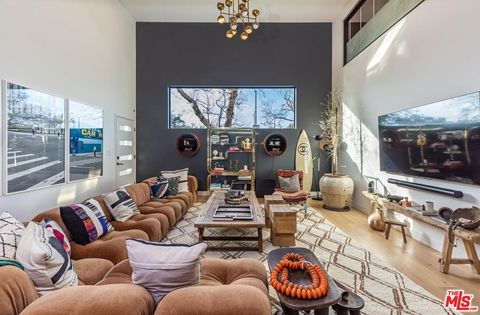 Photo of 214 S Venice Boulevard, Venice, CA 90291 (MLS # 26666373)