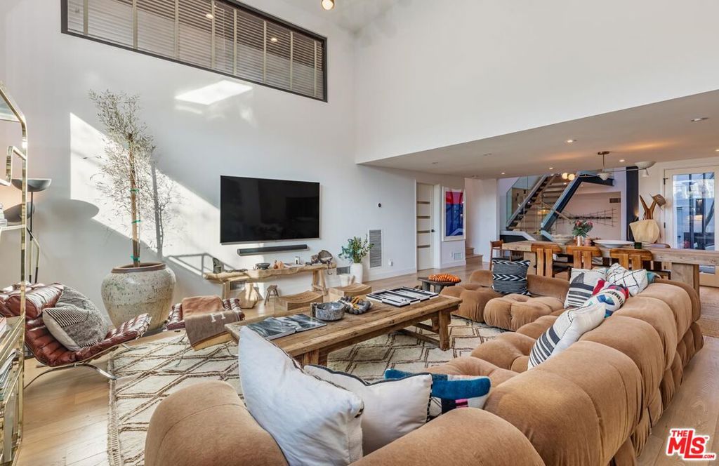 214 S Venice Boulevard