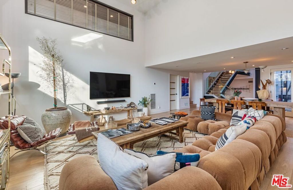 Photo of 214 S Venice Boulevard, Venice, CA 90291 (MLS # 26666373)