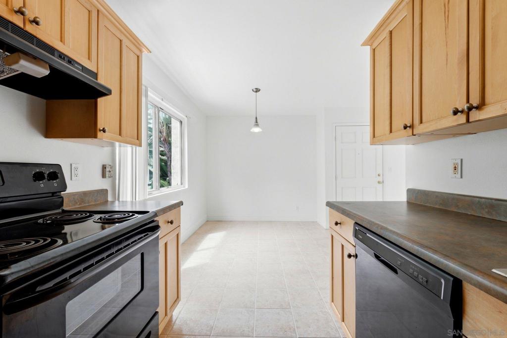 2850 Reynard Way 16