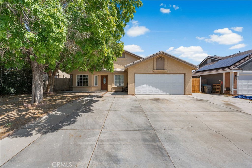 This home is situated in a highly desirable neighborhood, just a short walk from elementary schools and shopping centers.
