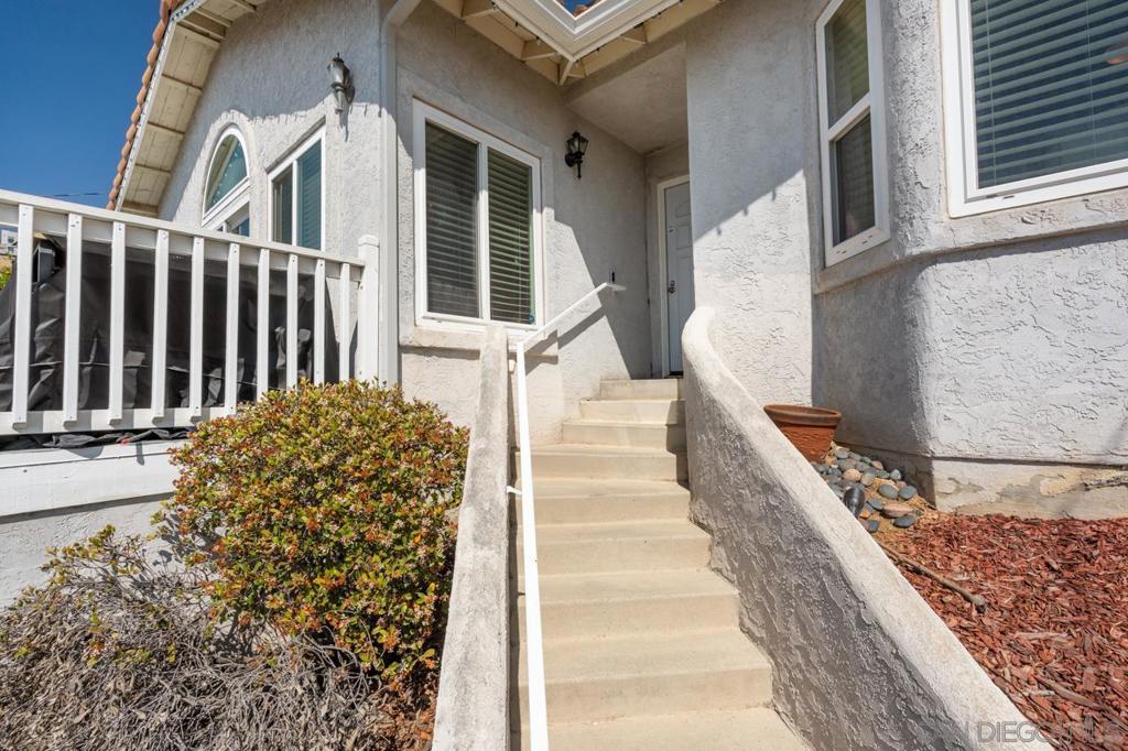 1229 La Mesa