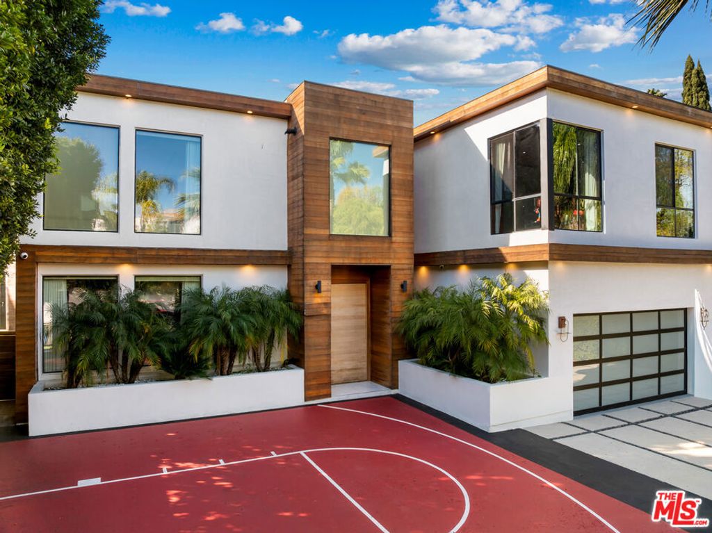 Photo of 4841 Alonzo Avenue, Encino, CA 91316 (MLS # 26659795)