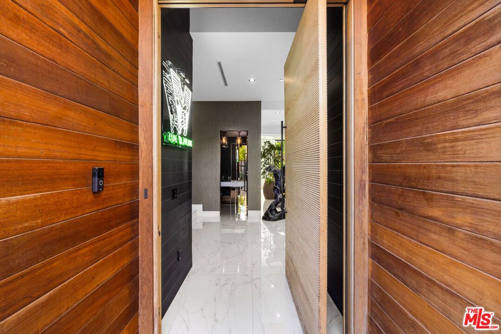 Photo of 4841 Alonzo Avenue, Encino, CA 91316 (MLS # 26659795)