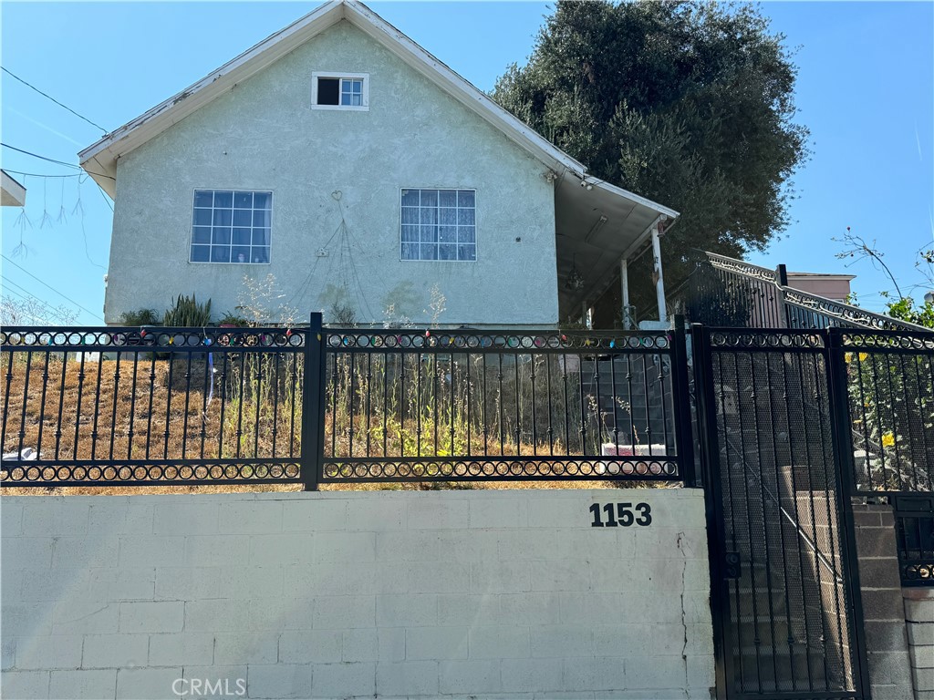 Come see this Charming Home Near Downtown LA! This 3-bedroom, 2-bathroom home offers a fantastic location just minutes from DTLA with quick and easy access to several major freeways. Perfect for commuters or anyone looking for convenience, this home is full of potential and ready for your personal touch. Featuring a spacious layout with a newly installed Central AC & Heating system. New iron fencing with secure entrance front door. The lot is Zoned R2 so there is Potential for redevelopment and expansion.
Don't miss the opportunity to make this gem your own!
Schedule your showing today and imagine the possibilities!