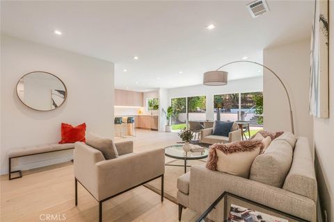 Photo of 22218 San Miguel Street, Woodland Hills, CA 91364 (MLS # SR25254875)