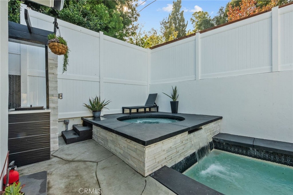 Photo of 4129 Stone Canyon AVE, Sherman Oaks, CA 91403 (MLS # GD26224437)