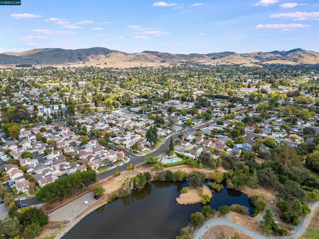 HIDDEN CREEK - Residential