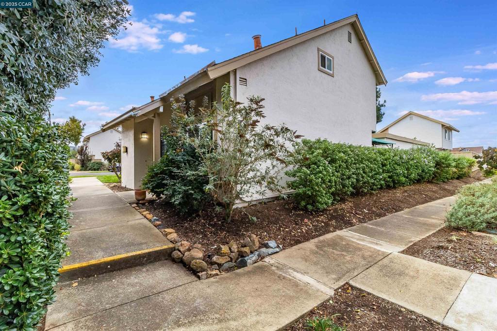 HIDDEN CREEK - Residential