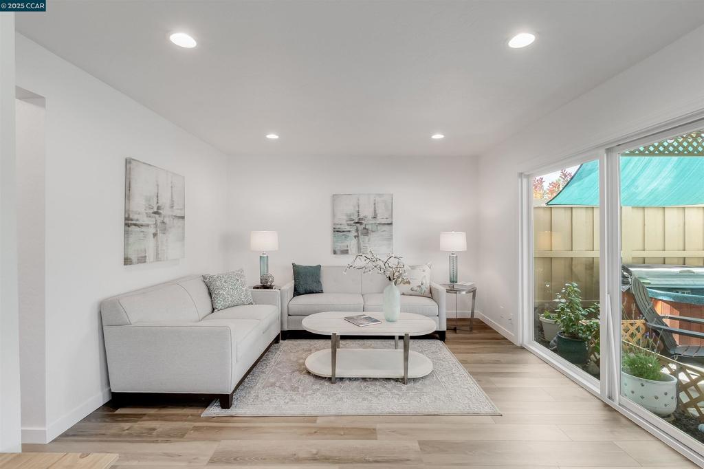 HIDDEN CREEK - Residential