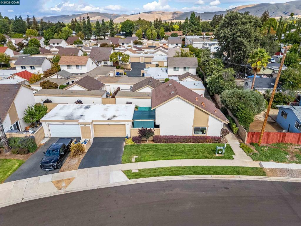 HIDDEN CREEK - Residential